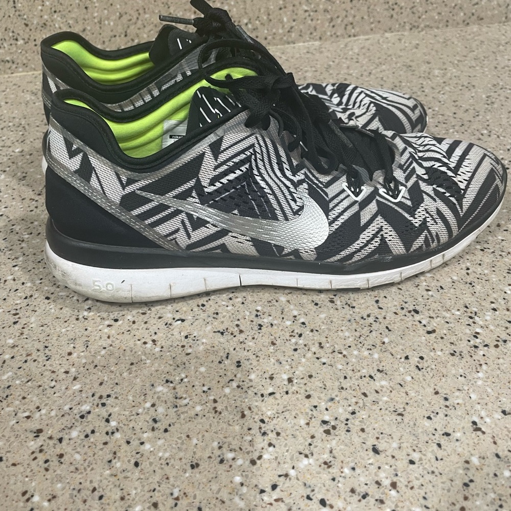 Nike Shoes - Picture 2 of 10